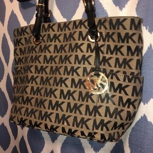 Micheal Kors purse